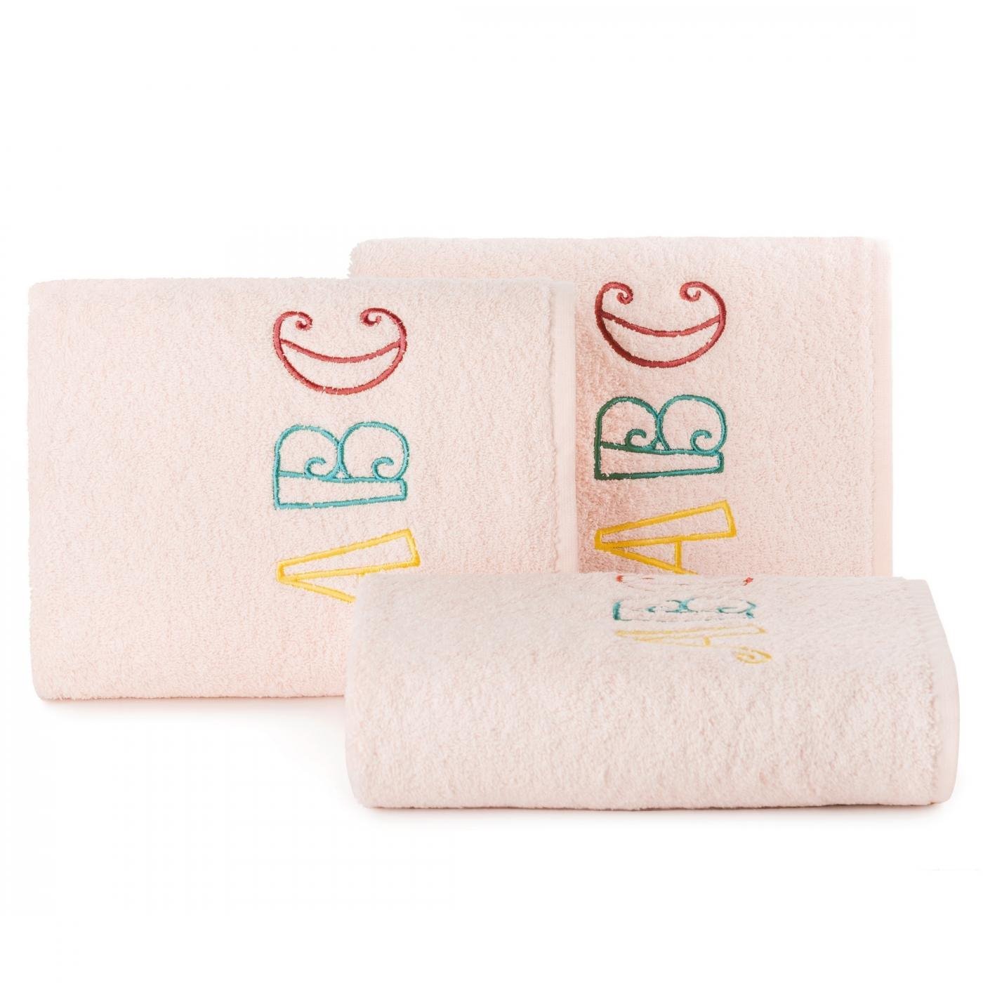 Ręcznik dziecięcy z haftowaną aplikacją z literkami 30x50cm