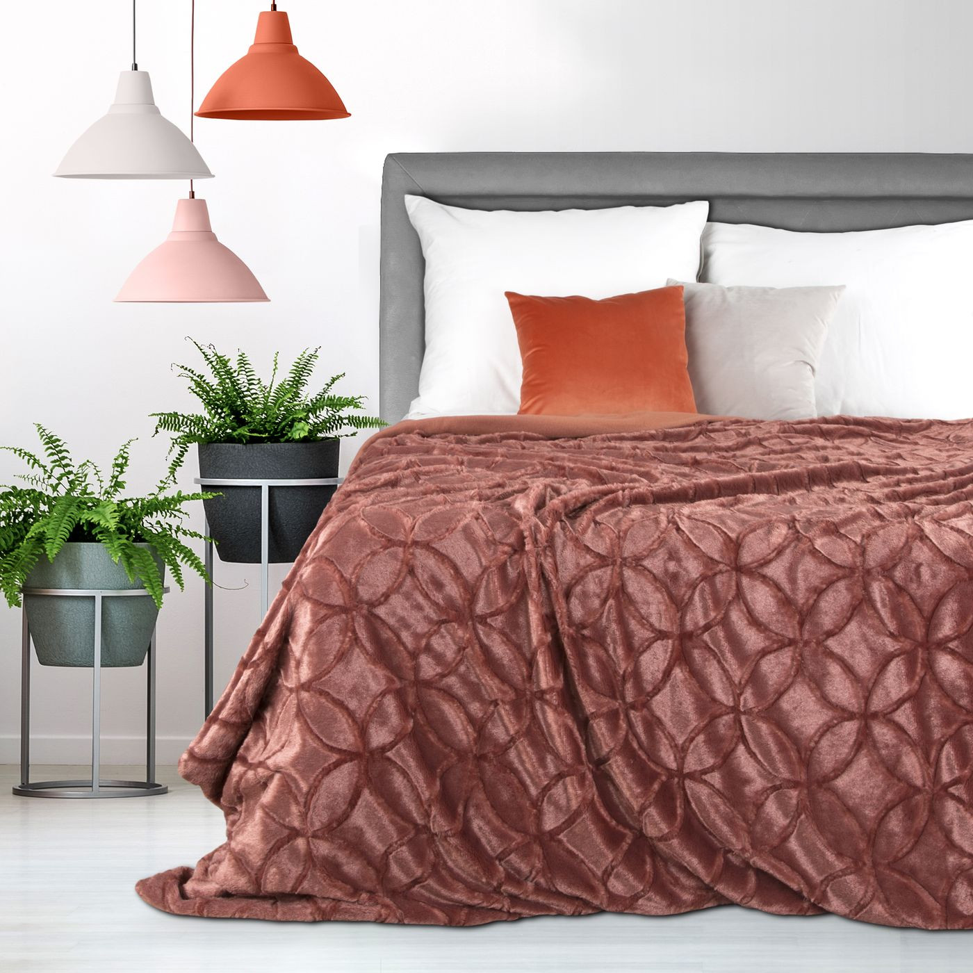Narzuta futerko na łóżko ciemny różowy 170x210 cm