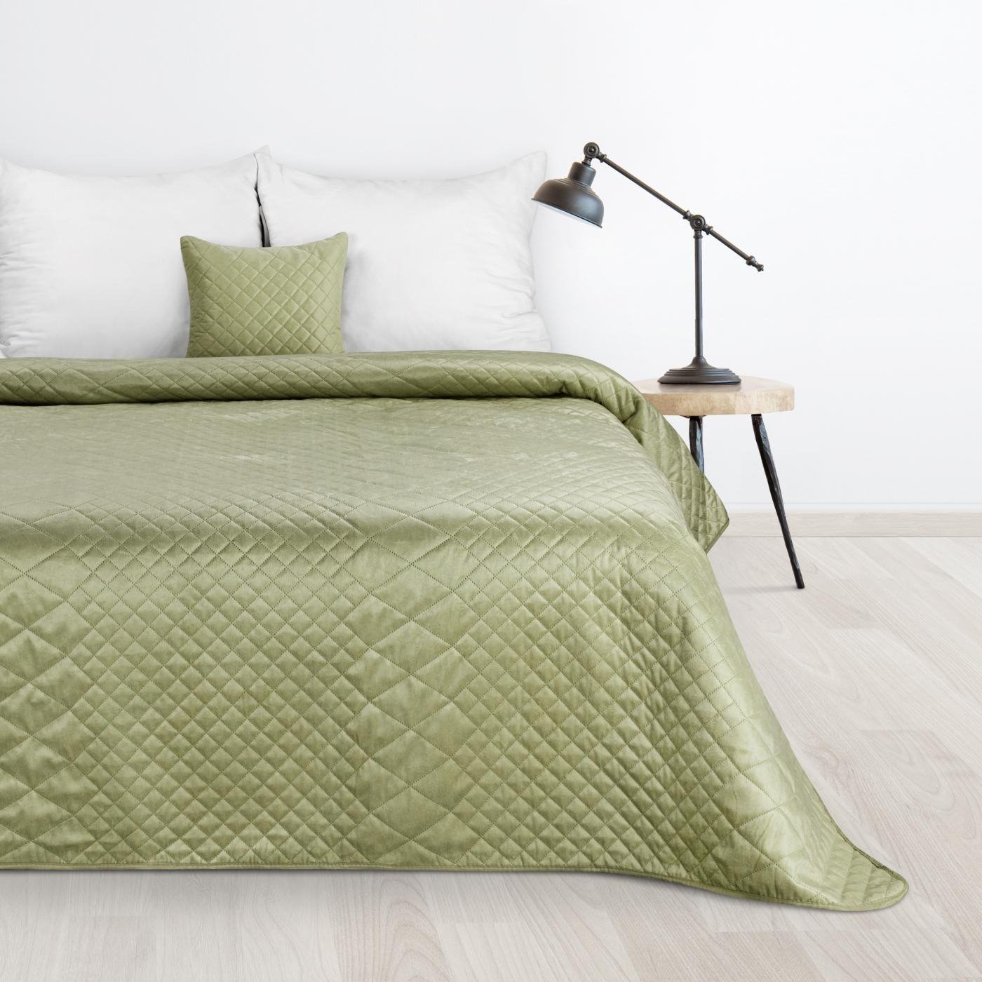 Luiz 3 jasna zielona narzuta z welwetu z geometrycznym pikowaniem na łóżko do sypialni 220x240 cm Design91