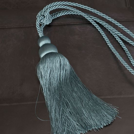 Dekoracyjny sznur miętowy do upięć z chwostem Eurofirany - 76 cm - ciemnomiętowy