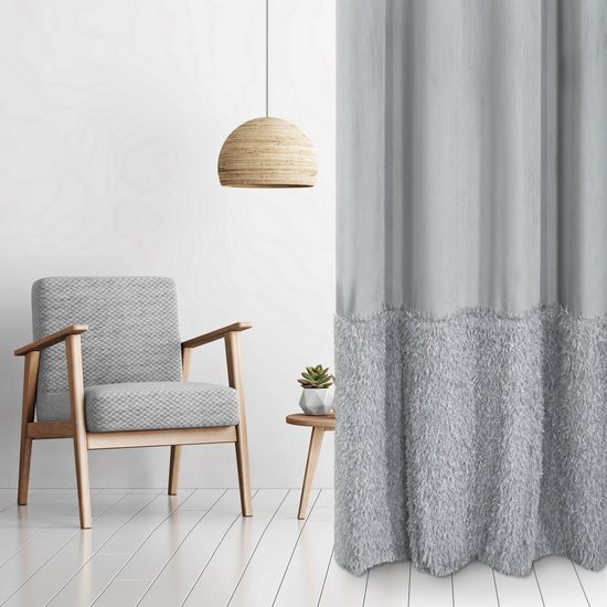 Srebrna zasłona z welwetu ALICJA z aplikacją z piórek na przelotkach 140x250 cm EUROFIRANY Srebrna zasłona z welwetu ALICJA z aplikacją z piórek na przelotkach 140x250 cm EUROFIRANY - 140 x 250 cm