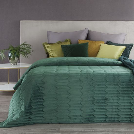 Narzuta na łóżko ciemna zielona SOFIA 1 z matowego welwetu pikowana bezszwowo 170x210 cm Eurofirany - 170 X 210 cm - ciemnozielony