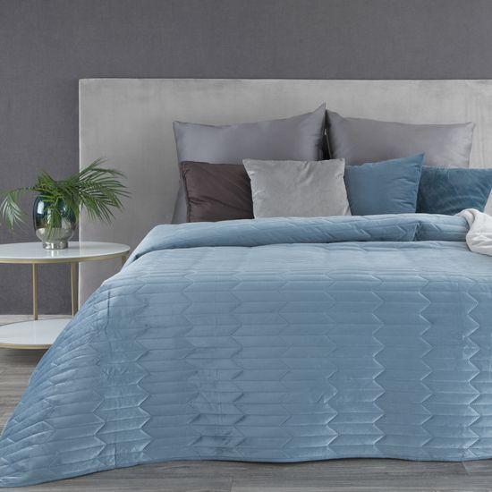 Narzuta na łóżko niebieska SOFIA 1 z matowego welwetu pikowana bezszwowo 220x240 cm Eurofirany - 220 X 240 cm - niebieski