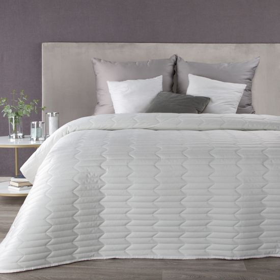 Narzuta na łóżko beżowa SOFIA 1 z matowego welwetu pikowana bezszwowo 230x260 cm Eurofirany - 230 x 260 cm - biały