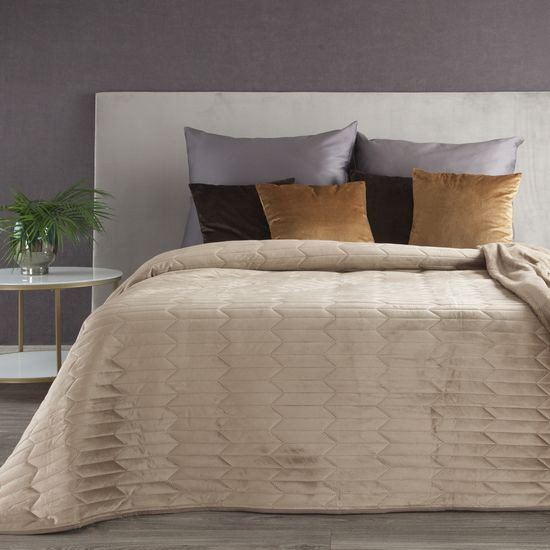 Narzuta na łóżko beżowa SOFIA 1 z matowego welwetu pikowana bezszwowo 230x260 cm Eurofirany - 230 x 260 cm - beżowy