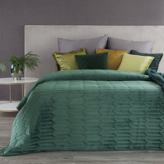 SOFIA 1 ZIELONA NARZUTA Z MATOWEGO WELWETU PIKOWANEGO BEZSZWOWO 200x220 cm EUROFIRANY SOFIA 1 ZIELONA NARZUTA Z MATOWEGO WELWETU PIKOWANEGO BEZSZWOWO 200x220 cm EUROFIRANY - 200 X 220 CM