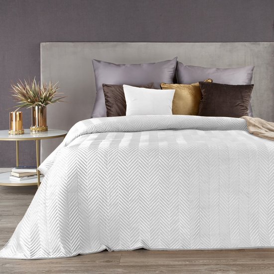 SOFIA BIAŁA NARZUTA Z MATOWEGO WELWETU PIKOWANEGO W JODEŁKĘ 200x220 cm EUROFIRANY SOFIA BIAŁA NARZUTA Z MATOWEGO WELWETU PIKOWANEGO W JODEŁKĘ 200x220 cm EUROFIRANY - 200 X 220 cm
