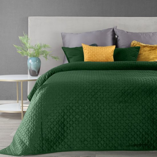 Narzuta na łóżko ciemna zielona DIMON z matowego welwetu z pikowaniem bezszwowym 170x210 cm Eurofirany - 170 x 210 cm - ciemnozielony
