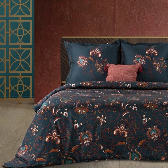 Komplet pościeli ciemny niebieski MOROCCO 1 z makosatyny we wzór kwiatowy 160x200 cm, 2x 70x80 cm Terra Collection Eurofirany Komplet pościeli ciemny niebieski MOROCCO 1 z makosatyny we wzór kwiatowy 160x200 cm, 2x 70x80 cm Terra Collection Eurofirany - 160 x 200 cm