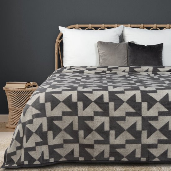 Koc srebrny z bawełny i akrylu we wzór geometryczny 150x200 cm EUROFIRANY Koc srebrny z bawełny i akrylu we wzór geometryczny 150x200 cm EUROFIRANY - 150 x 200 cm