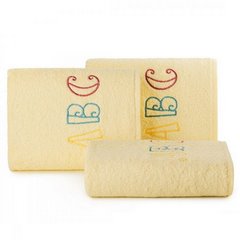 Ręcznik dziecięcy z haftowaną aplikacją z literkami 50x90cm - 50 X 90 cm - żółty 1