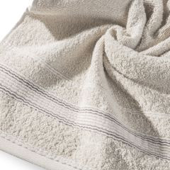 Ręcznik z bawełny z bordiurą podkreśloną srebrną nitką 50x90cm - 50 X 90 cm - beżowy 9