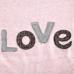 Koc różowy LOVE z mikroflano z napisem love Eurofirany - 150 x 200 cm - różowy 3