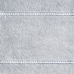 Ręcznik bawełniany srebrny MARI z bordiurą z welwetu 50x90 cm Eurofirany o gramaturze 500 g/m2 - 50 x 90 cm - srebrny 9