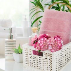Ręcznik bawełniany jasny różowy MARI z bordiurą z welwetu 70x140 cm Eurofirany o gramaturze 500 g/m2 - 70 x 140 cm - różowy 3