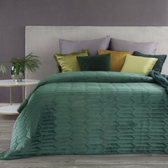 Narzuta na łóżko ciemna zielona SOFIA 1 z matowego welwetu pikowana bezszwowo 220x240 cm Eurofirany - 220 x 240 cm - ciemnozielony 1
