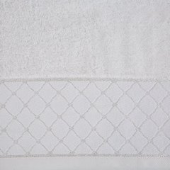 Ręcznik MARTHA z miękką szenilową bordiurą ze srebrnym geometrycznym wzorem Eurofirany - 70 x 140 cm - biały 3